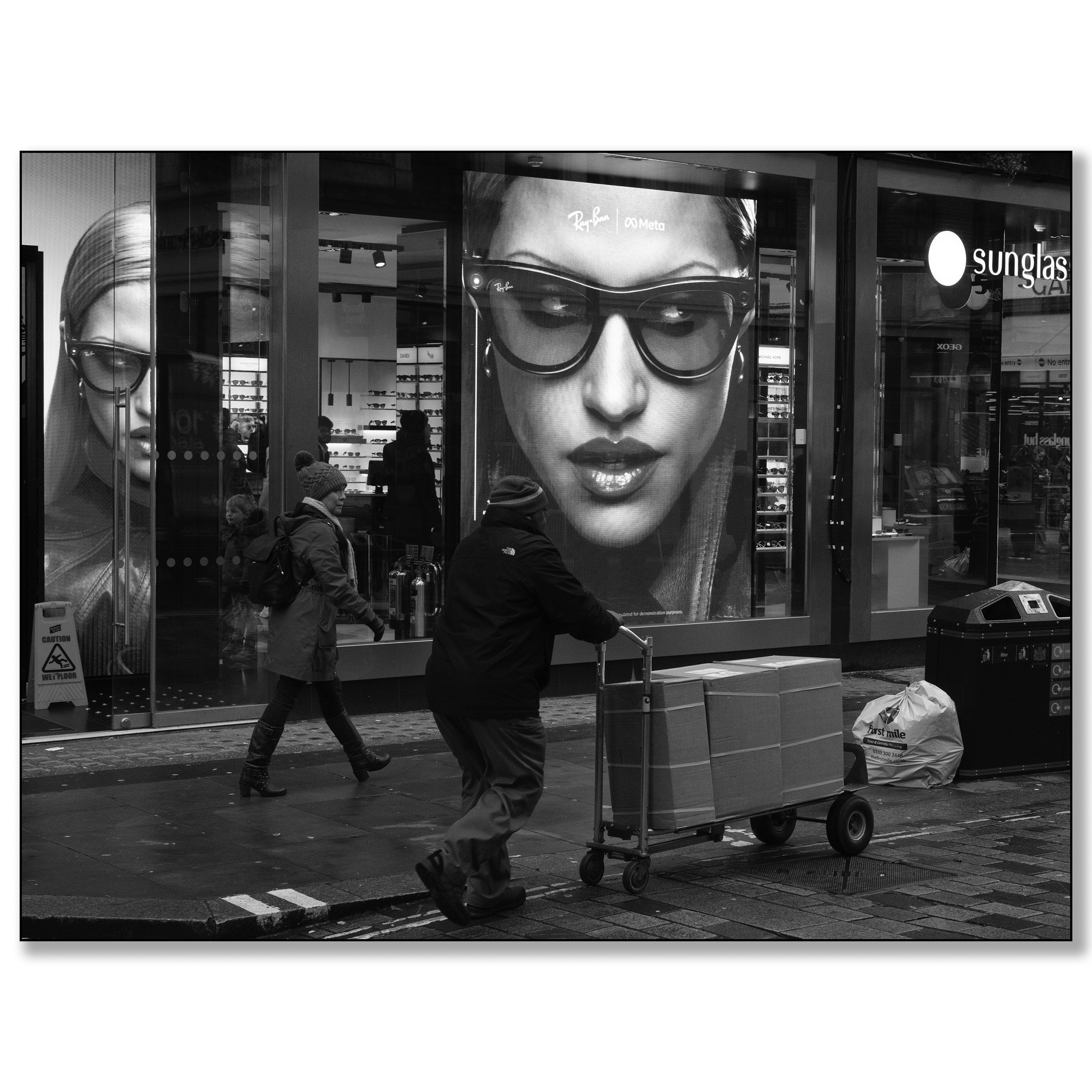 London Covent Garden, Cart walking in front of bilboard