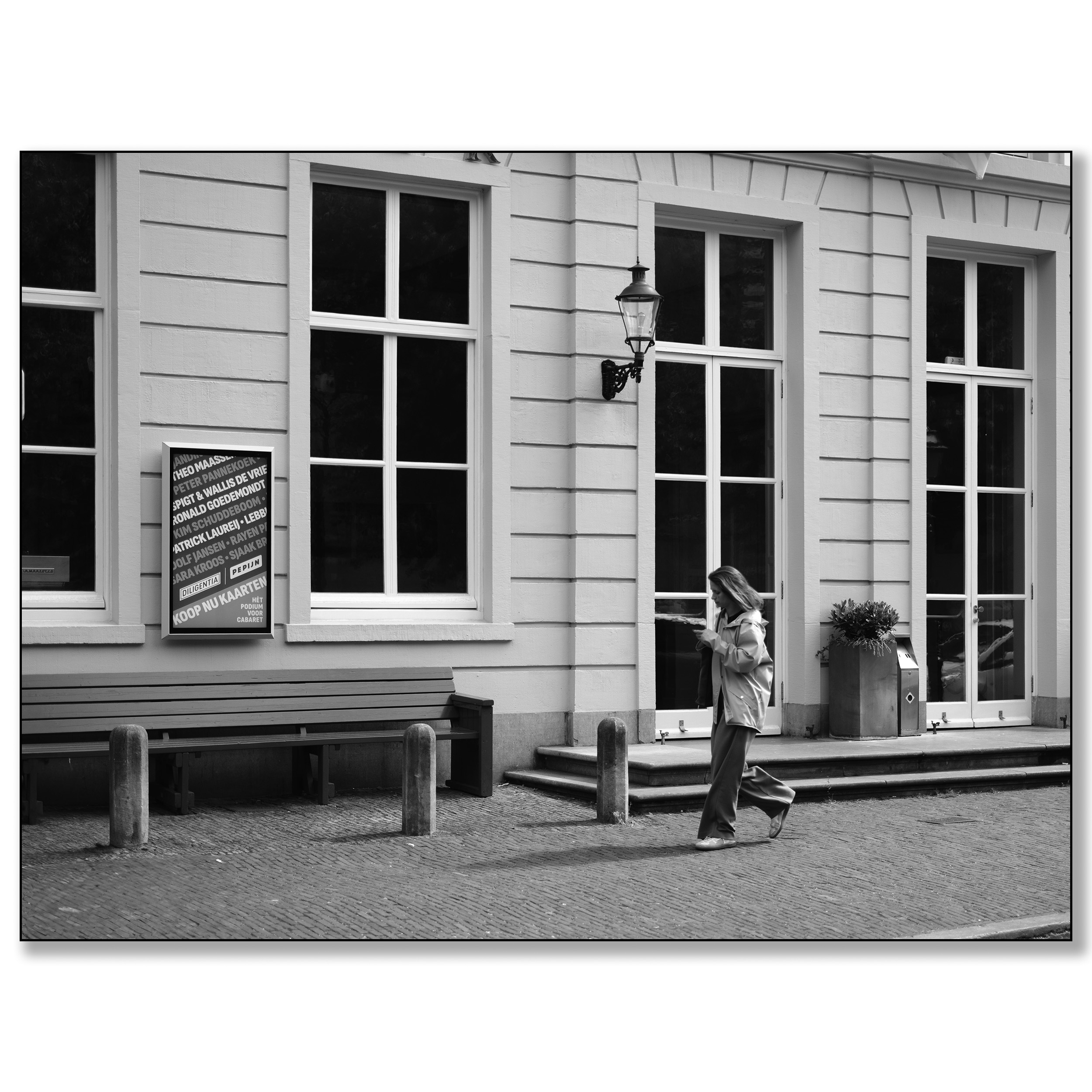 Vrouw voor Diligentia, Lange Voorhout Den Haag